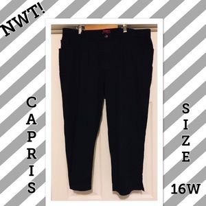 NWT. Black Stretch Capris